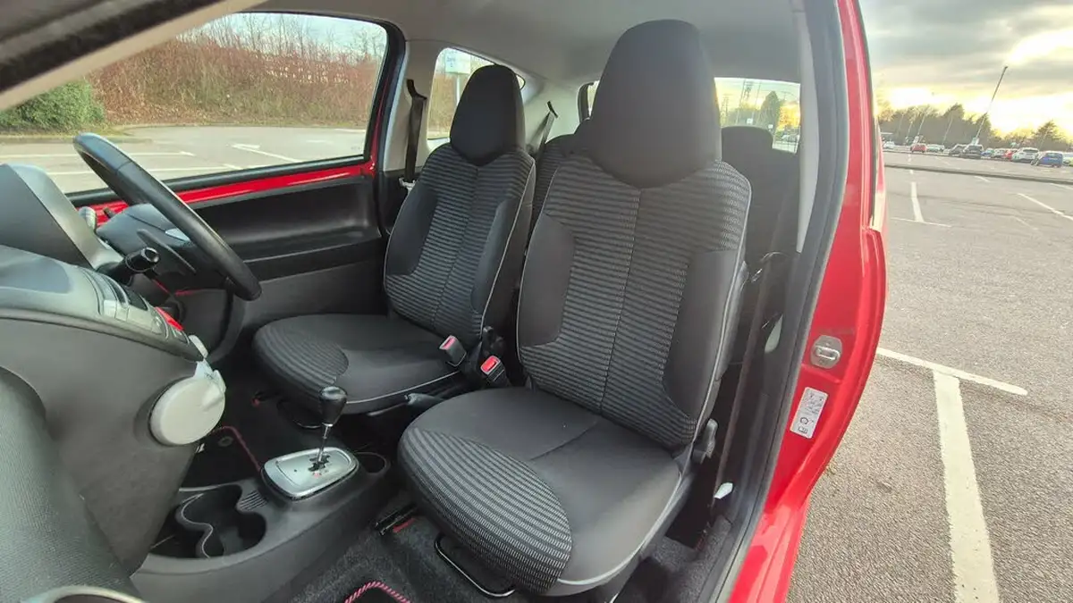 2012-peugeot-107-10-active-3d-semi-a-big-25