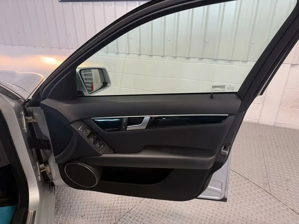2012-mercedes-benz-c-class-18-c180-se-edition-125-156ps-blueefficiency-saloon-4d-7g-tronic-big-15