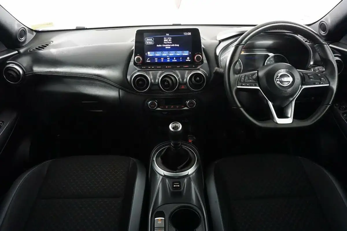 2024-nissan-juke-10-dig-t-n-connecta-big-12