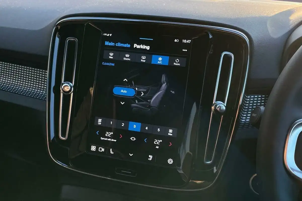 2024-volvo-xc40-20-b3-plus-big-37