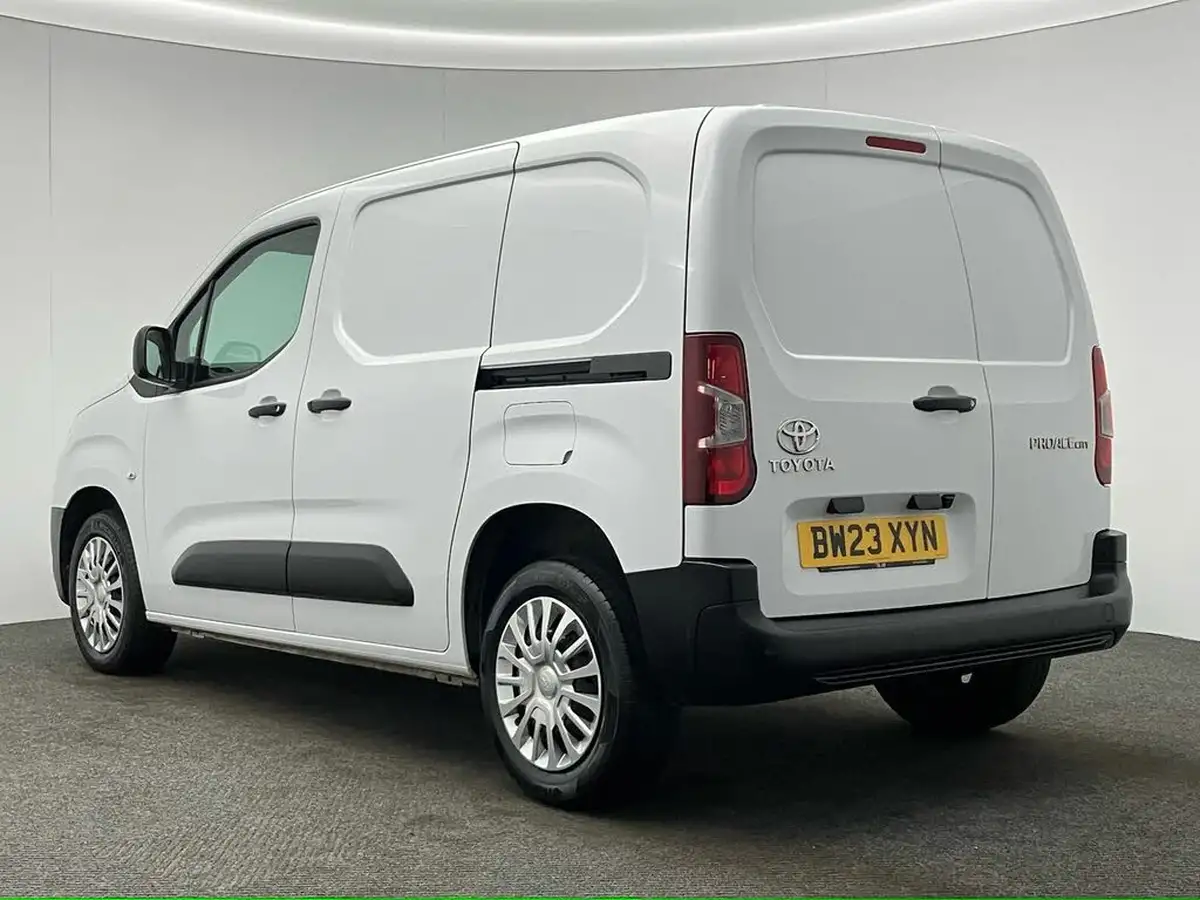 2023-toyota-proace-city-15d-icon-l1-big-39