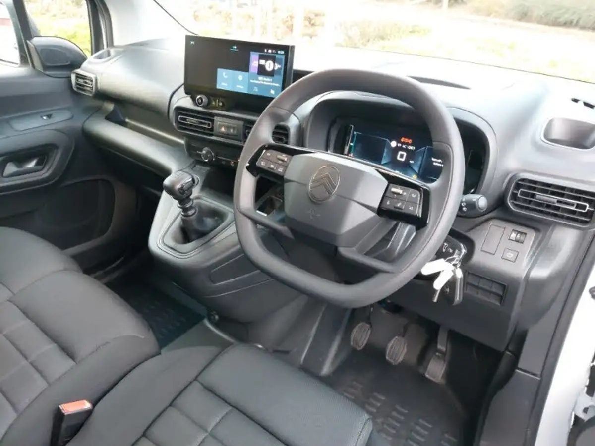 2024-citroen-berlingo-15-bluehdi-m-enterprise-100pseu6e-big-2