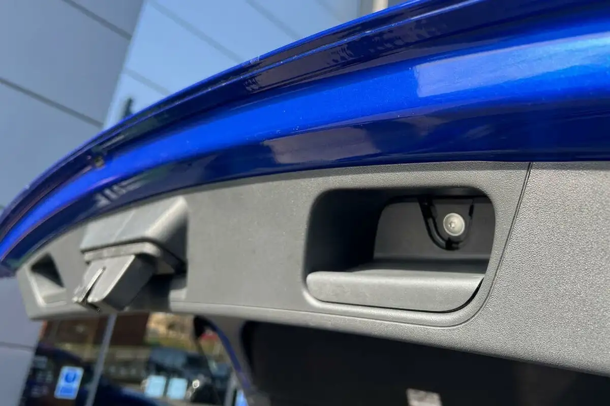 2018-jaguar-e-pace-20-i4d-r-dynamic-s-180ps-awd-auto-big-27