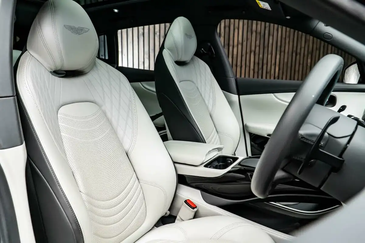 2022-aston-martin-dbx-40-v8-big-25