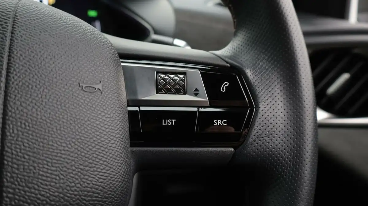 2021-ds-ds-3-crossback-12-puretech-performance-line-130ps-big-26
