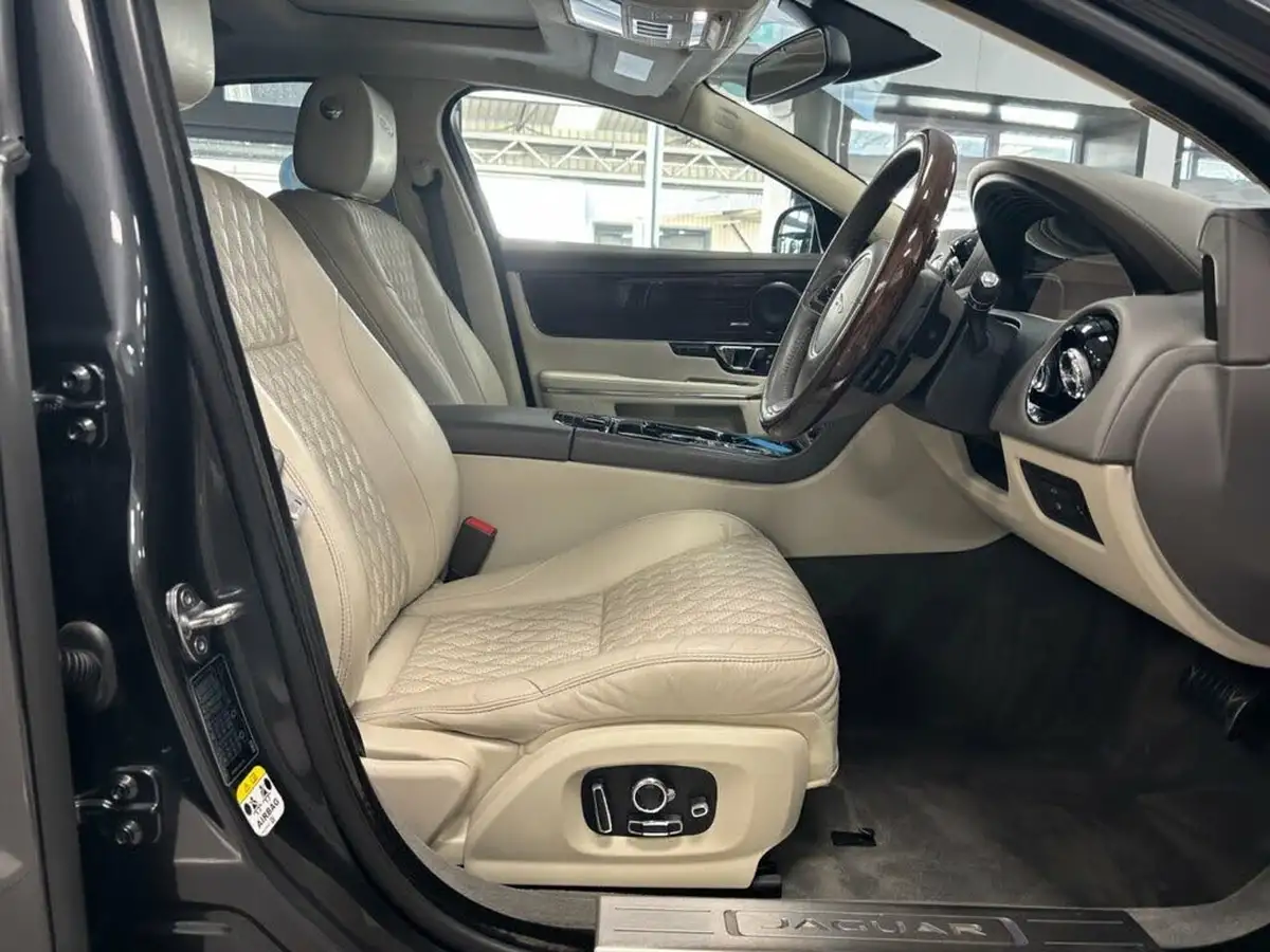 2015-jaguar-xj-series-30td-xj-portfolio-swb-auto-big-14