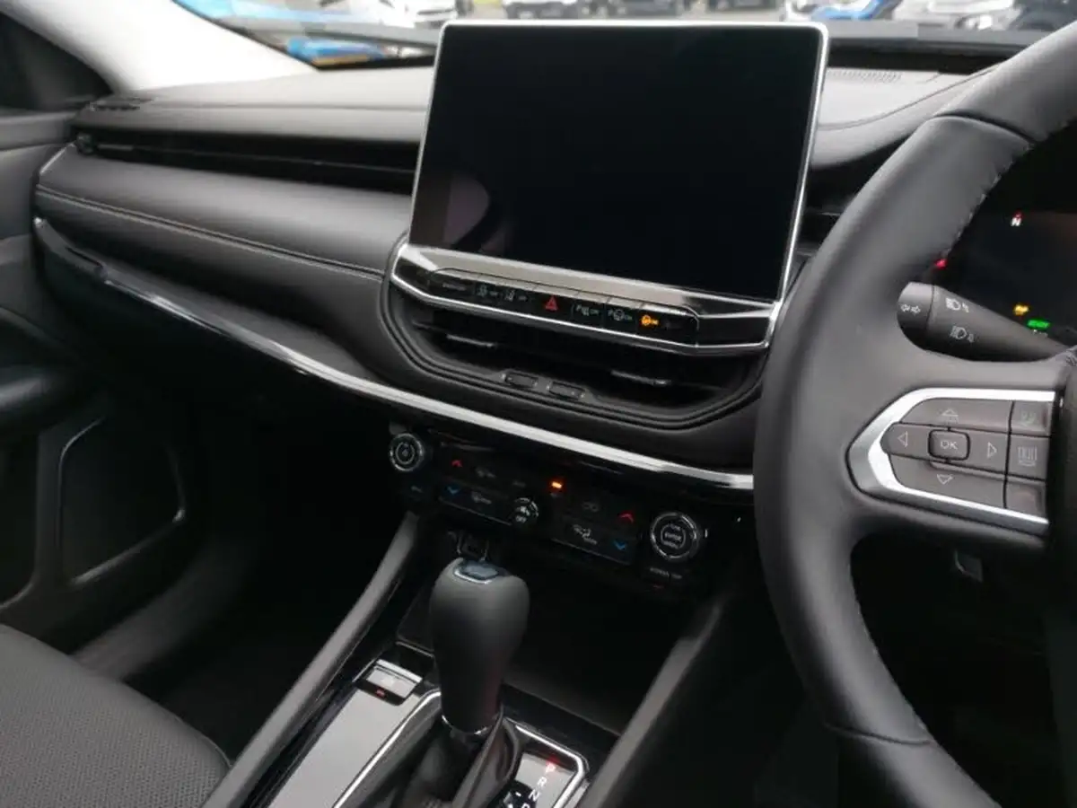 2024-jeep-compass-15-altitude-big-12