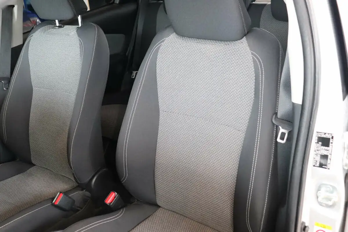 2015-toyota-yaris-15-vvt-i-sport-hybrid-big-35