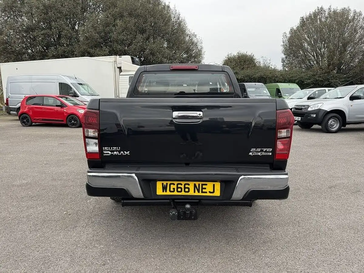 2017-isuzu-d-max-25td-yukon-huntsman-auto-big-5