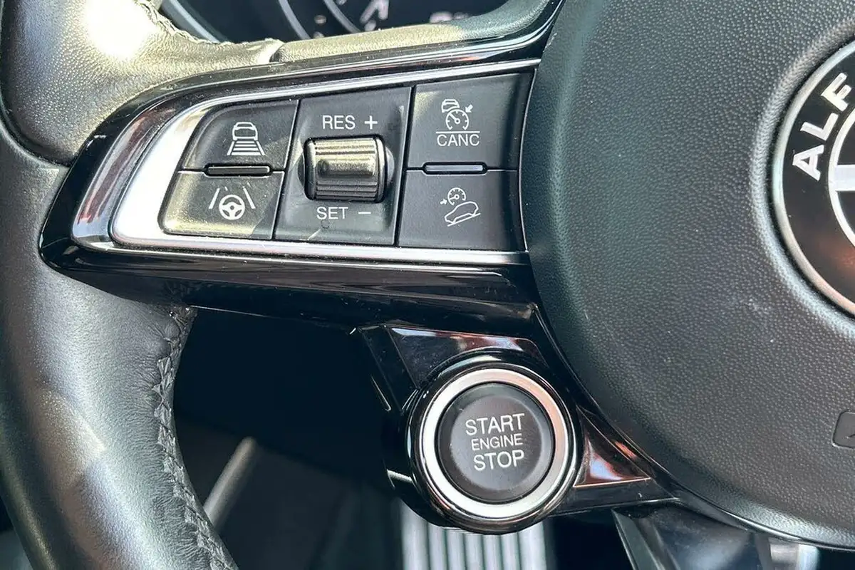 2021-alfa-romeo-stelvio-20-lusso-ti-big-15