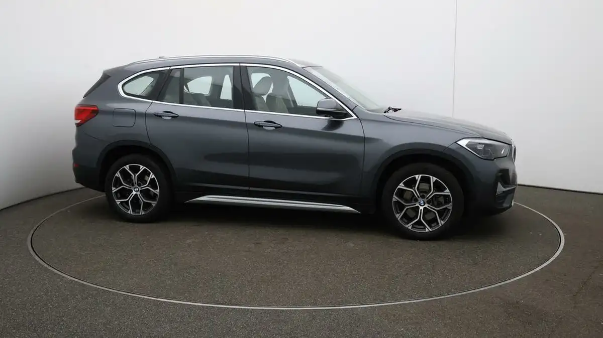 2020-bmw-x1-20-sdrive-20i-xline-big-39