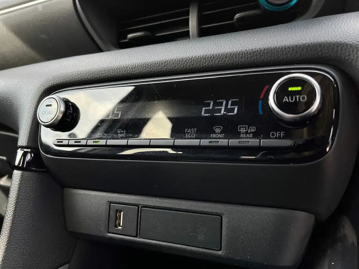 2023-mazda-mazda2-15-select-big-12