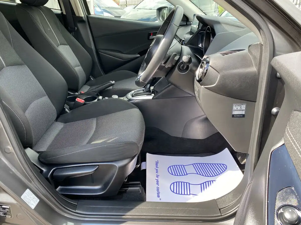 2019-mazda-mazda2-big-29