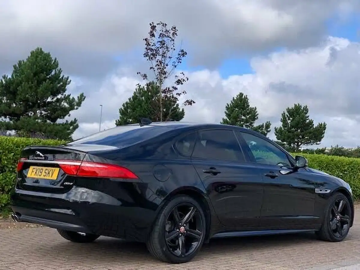 2018-jaguar-xf-20td-r-sport-180ps-saloon-4d-1999cc-auto-big-5