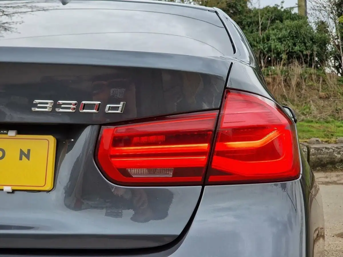 2017-bmw-3-series-30td-330d-xdrive-m-sport-saloon-4d-big-42