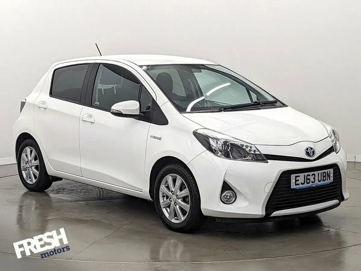 2013-toyota-yaris-15-vvt-i-t4-big-0