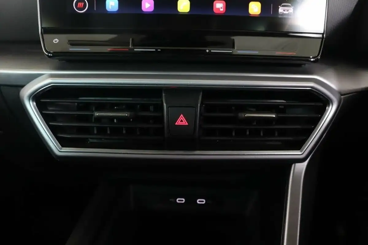 2020-seat-leon-14-e-hybrid-fr-hatchback-big-22