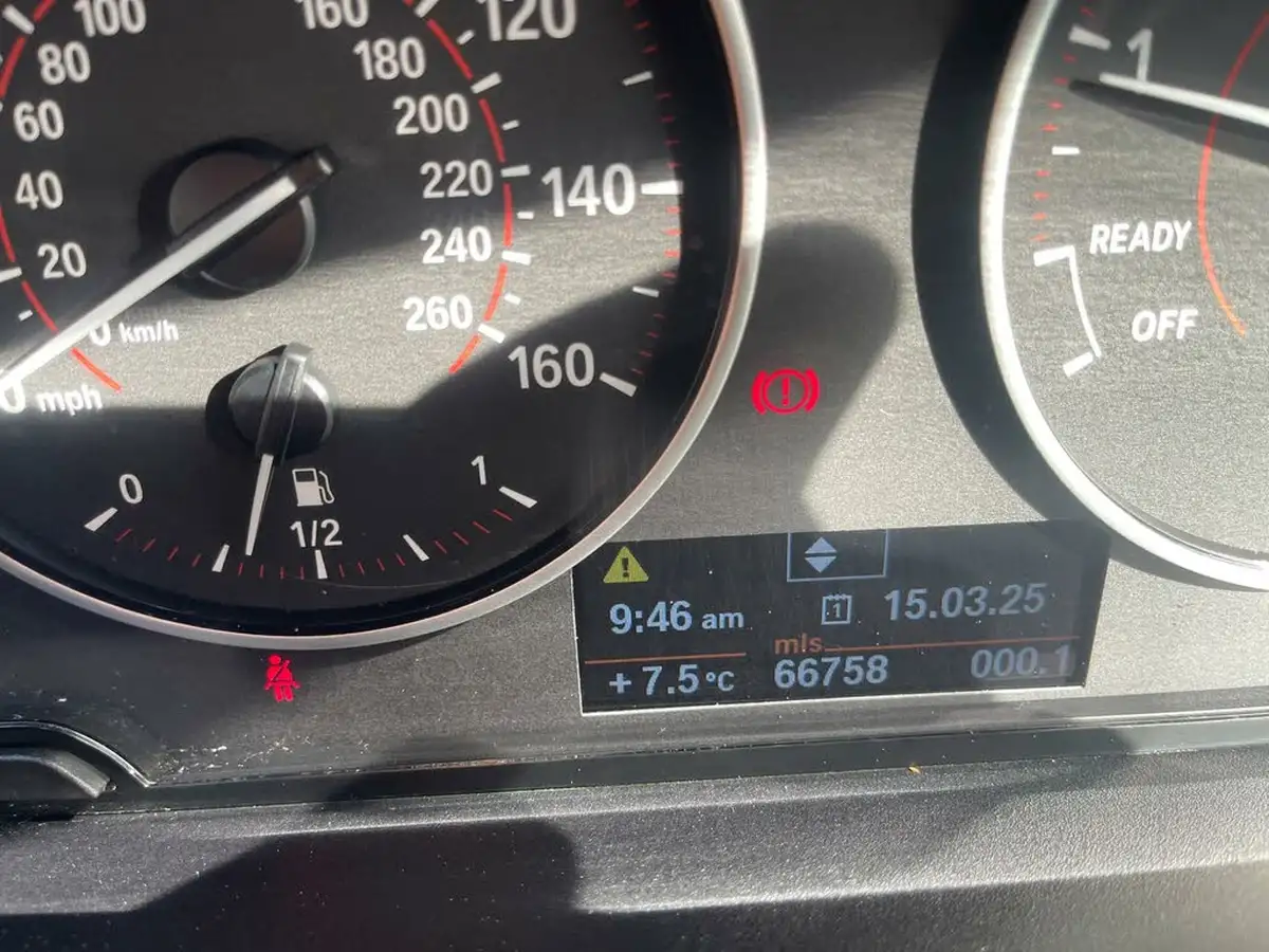 2013-bmw-1-series-16-118i-m-sport-3d-big-25