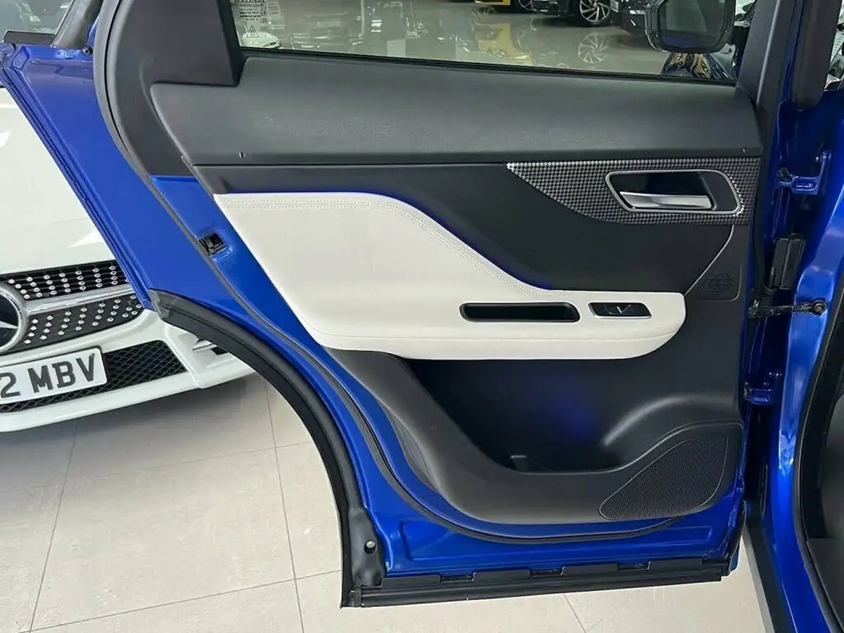 2016-jaguar-f-pace-30td-1st-edition-big-44