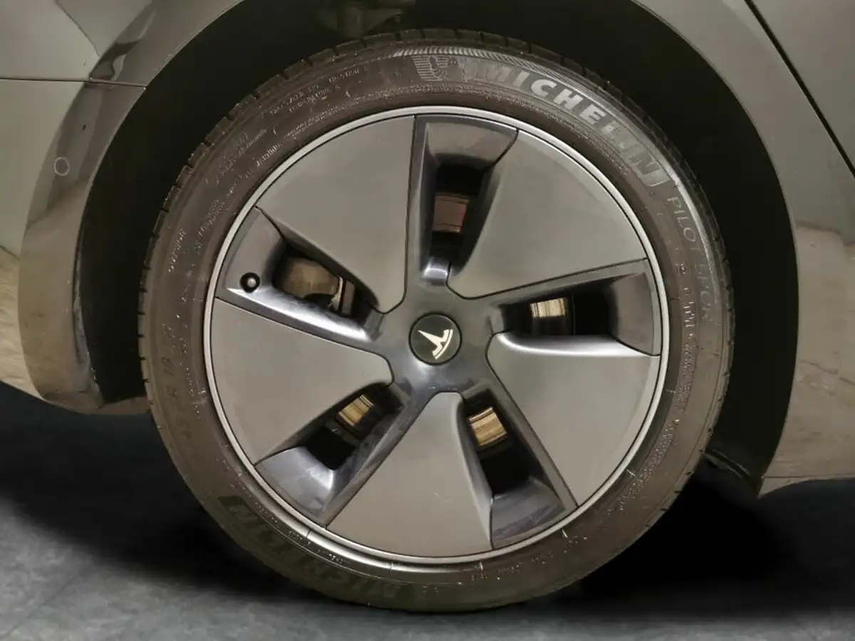 2021-tesla-model-3-e-long-range-4x4-big-24