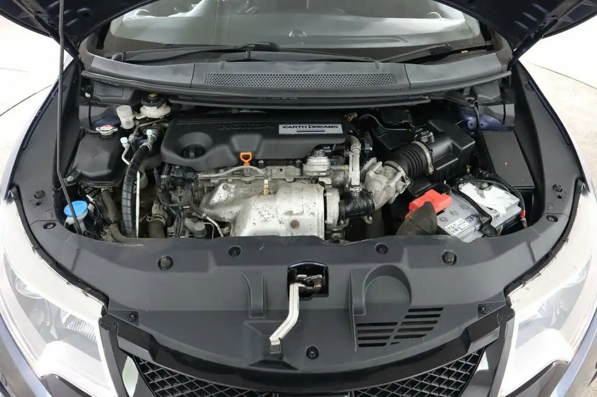 2015-honda-civic-16-i-dtec-se-plus-honda-connect-hatchback-big-9