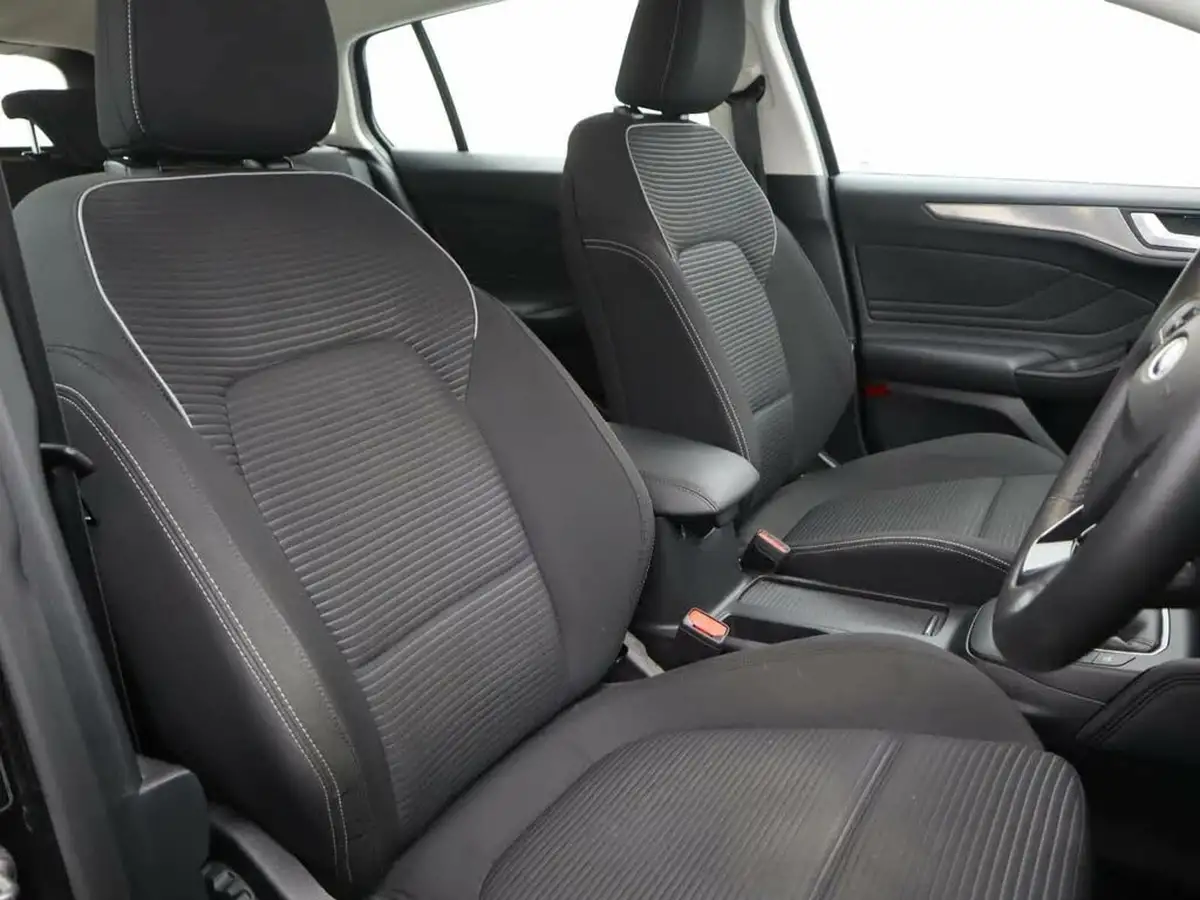2020-ford-focus-15-titanium-estate-big-10