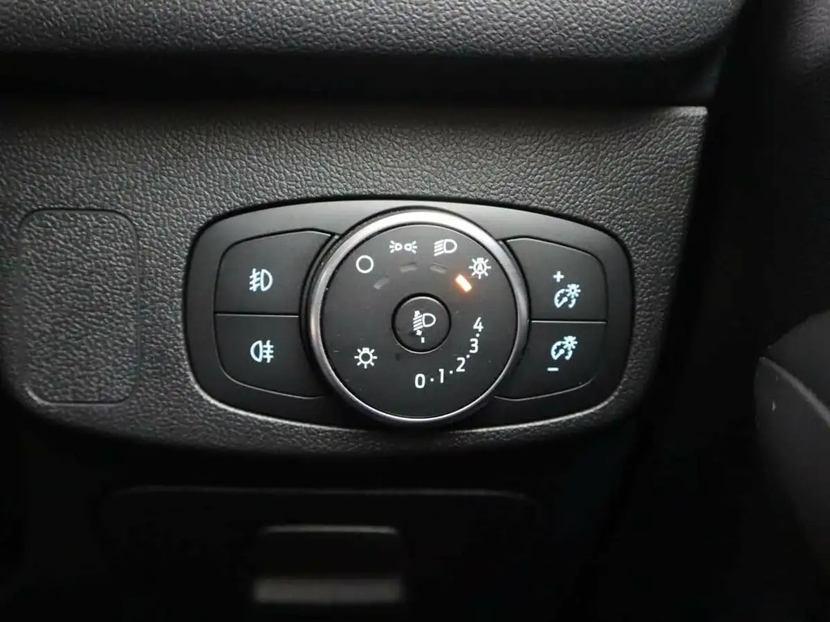 2020-ford-focus-15-titanium-estate-big-38