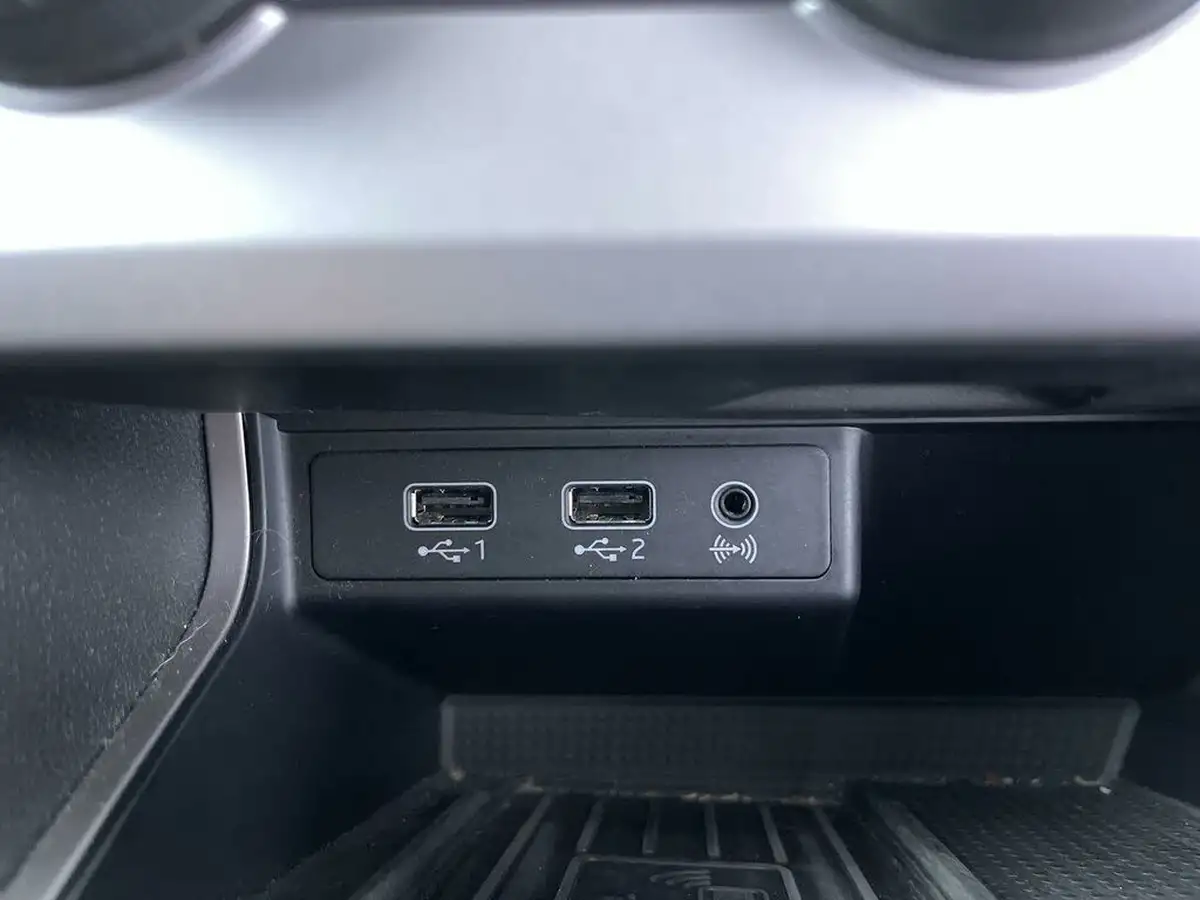 2018-seat-leon-14-ecotsi-xcellence-technology-estate-big-45