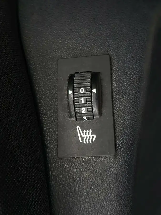 2017-peugeot-208-16-thp-gti-prestige-big-32