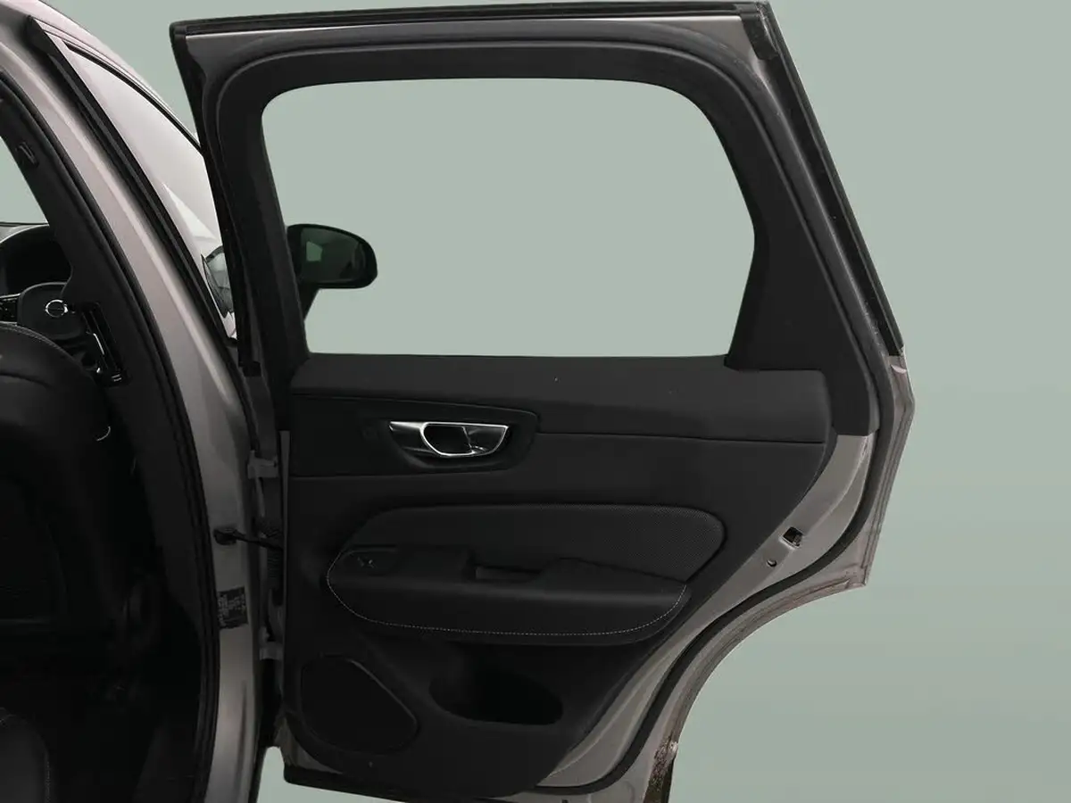 2021-volvo-xc60-20-t6-r-design-350bhp-plug-in-hybrid-big-22