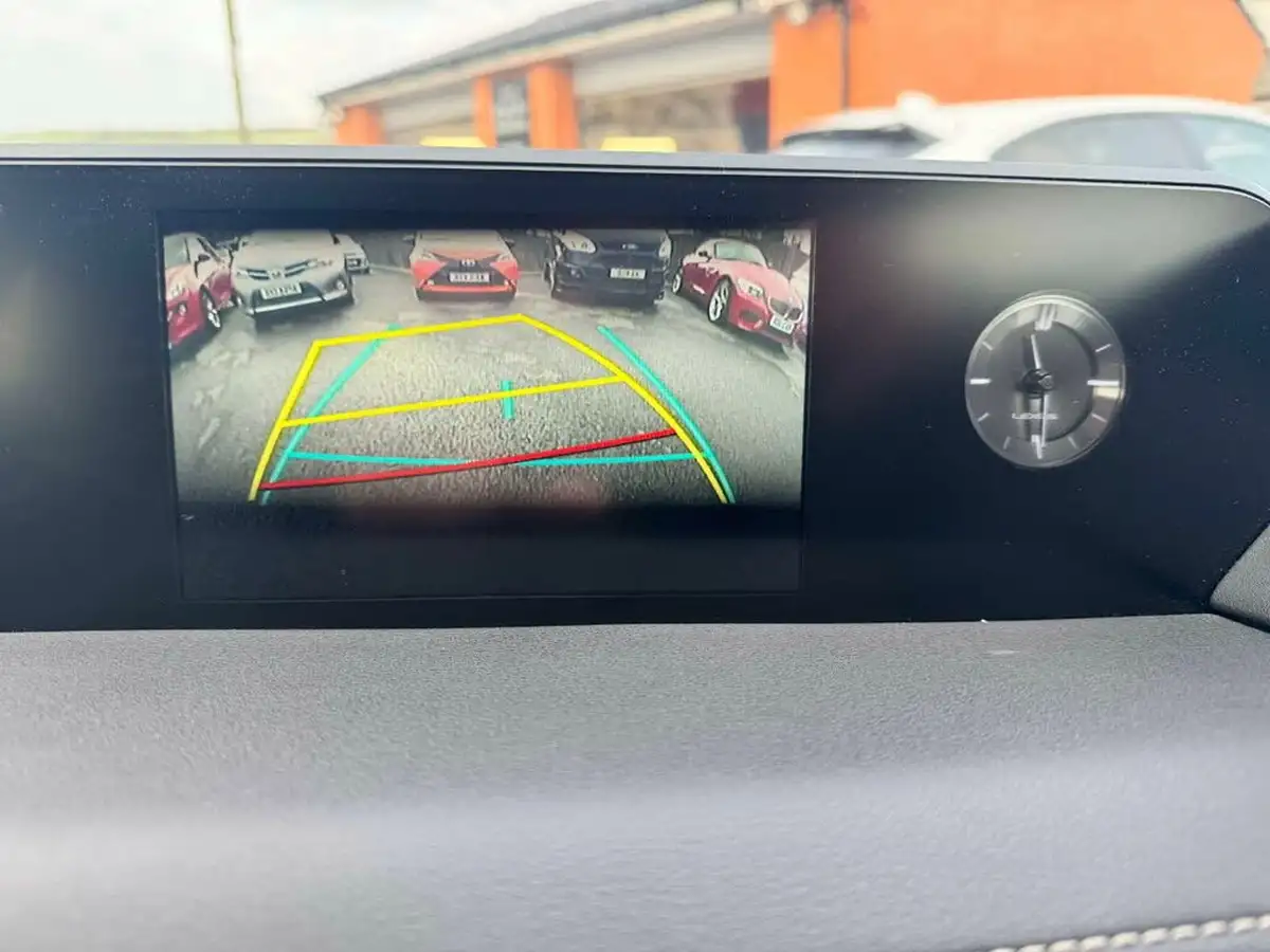 2020-lexus-ux-250h-20-ux-without-navigation-big-16