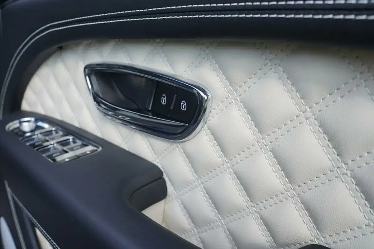 2023-bentley-bentayga-40-v8-big-14