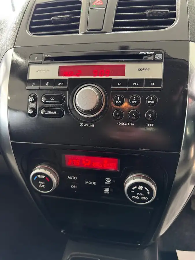 2014-suzuki-sx4-16-sz5-big-11
