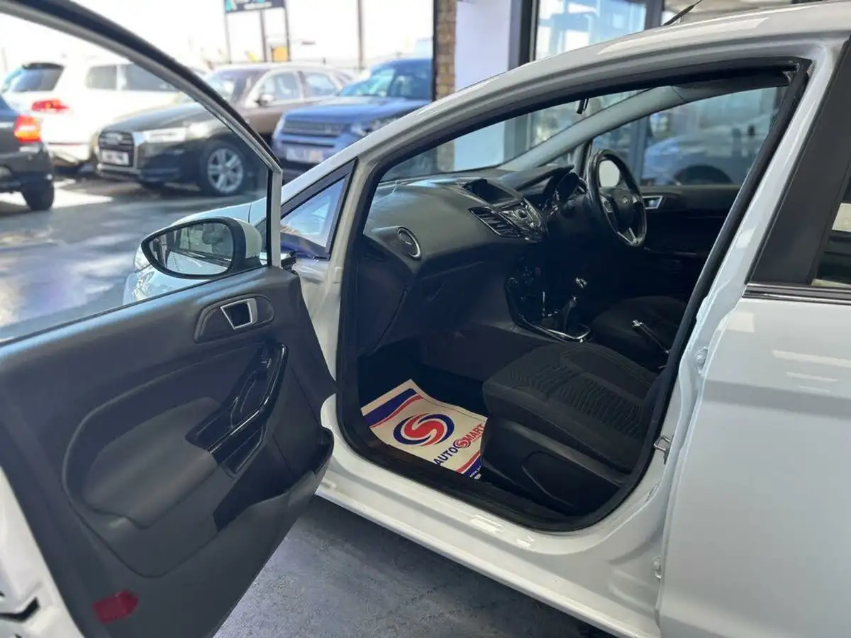 2014-ford-fiesta-10-zetec-100ps-ecoboost-ss-5d-big-52
