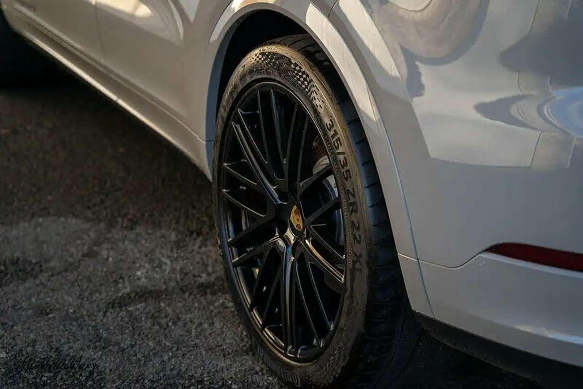2024-porsche-cayenne-40-v8-station-wagon-big-12