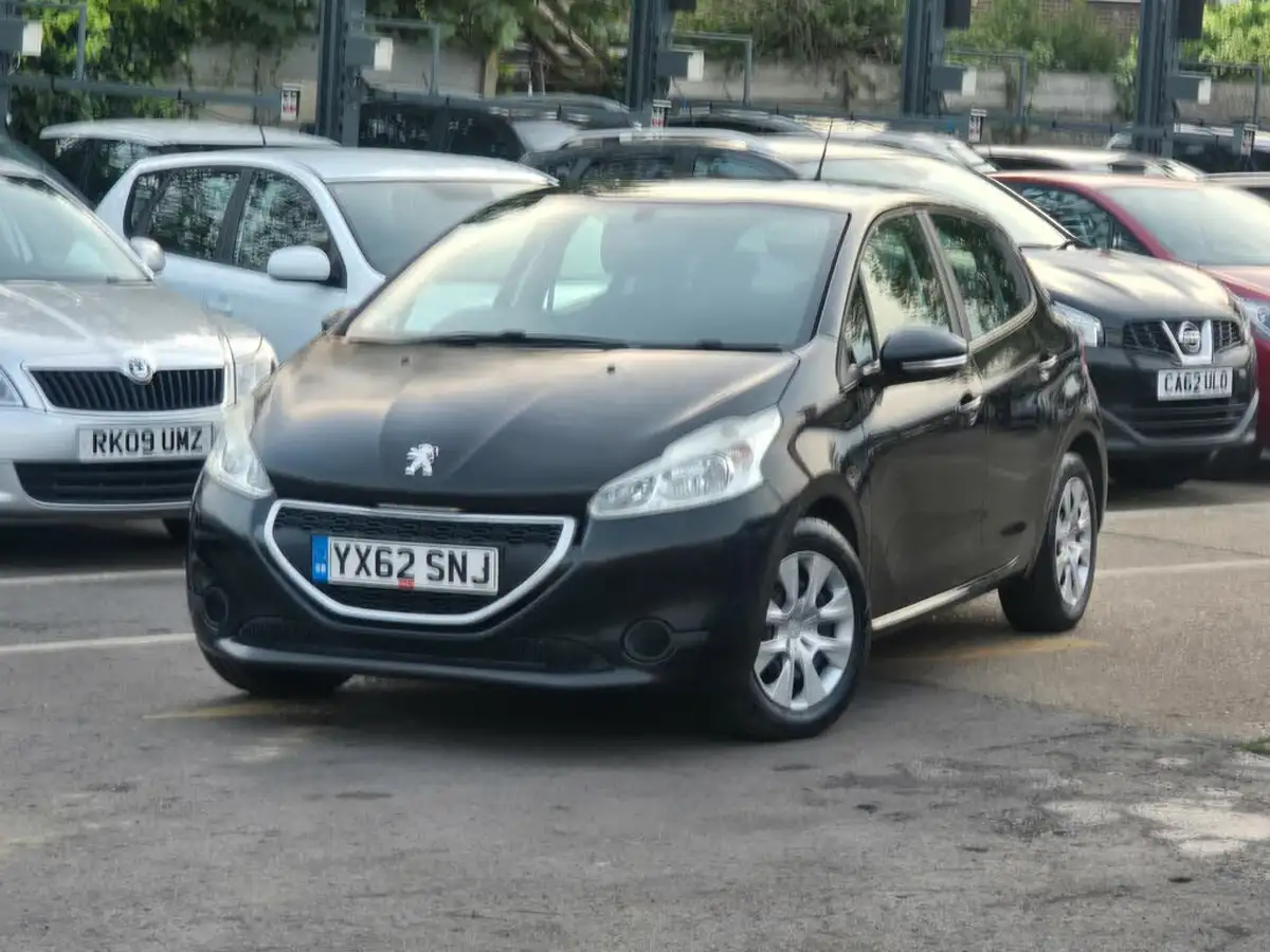 2012-peugeot-208-12-access-5d-big-16