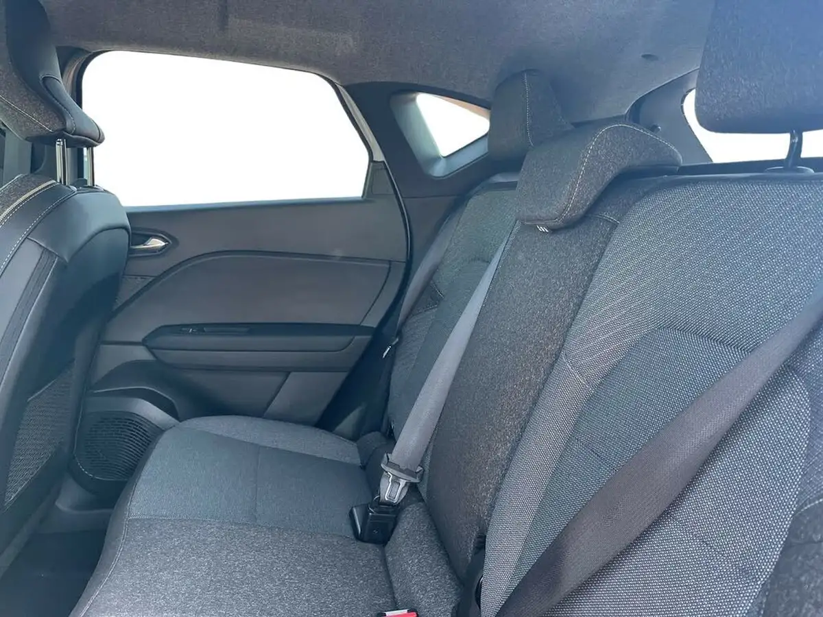 2025-renault-captur-16-techno-145ps-full-big-8
