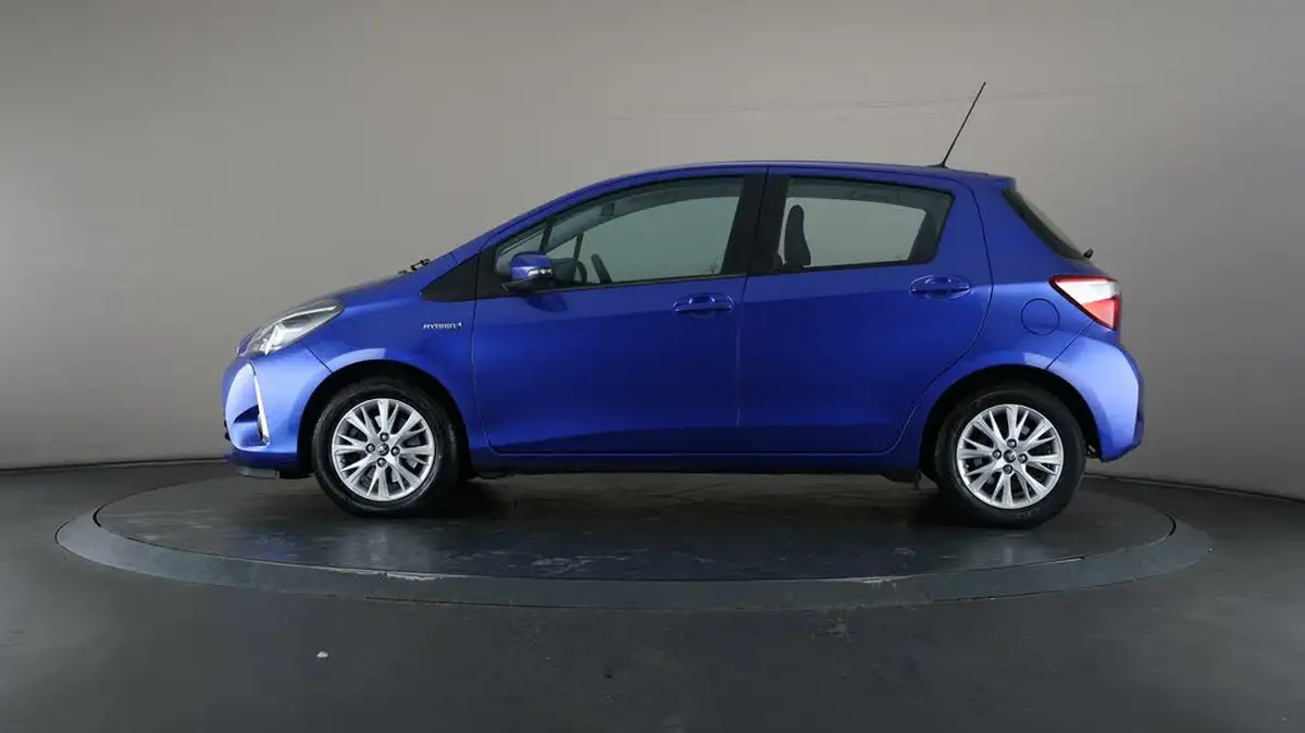 2020-toyota-yaris-15-vvt-i-icon-tech-98bhp-hybrid-1497cc-e-cvt-big-3