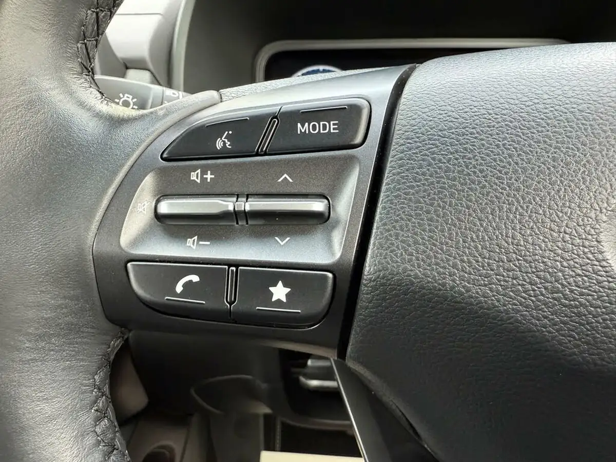 2022-hyundai-kona-16-gdi-se-connect-big-16