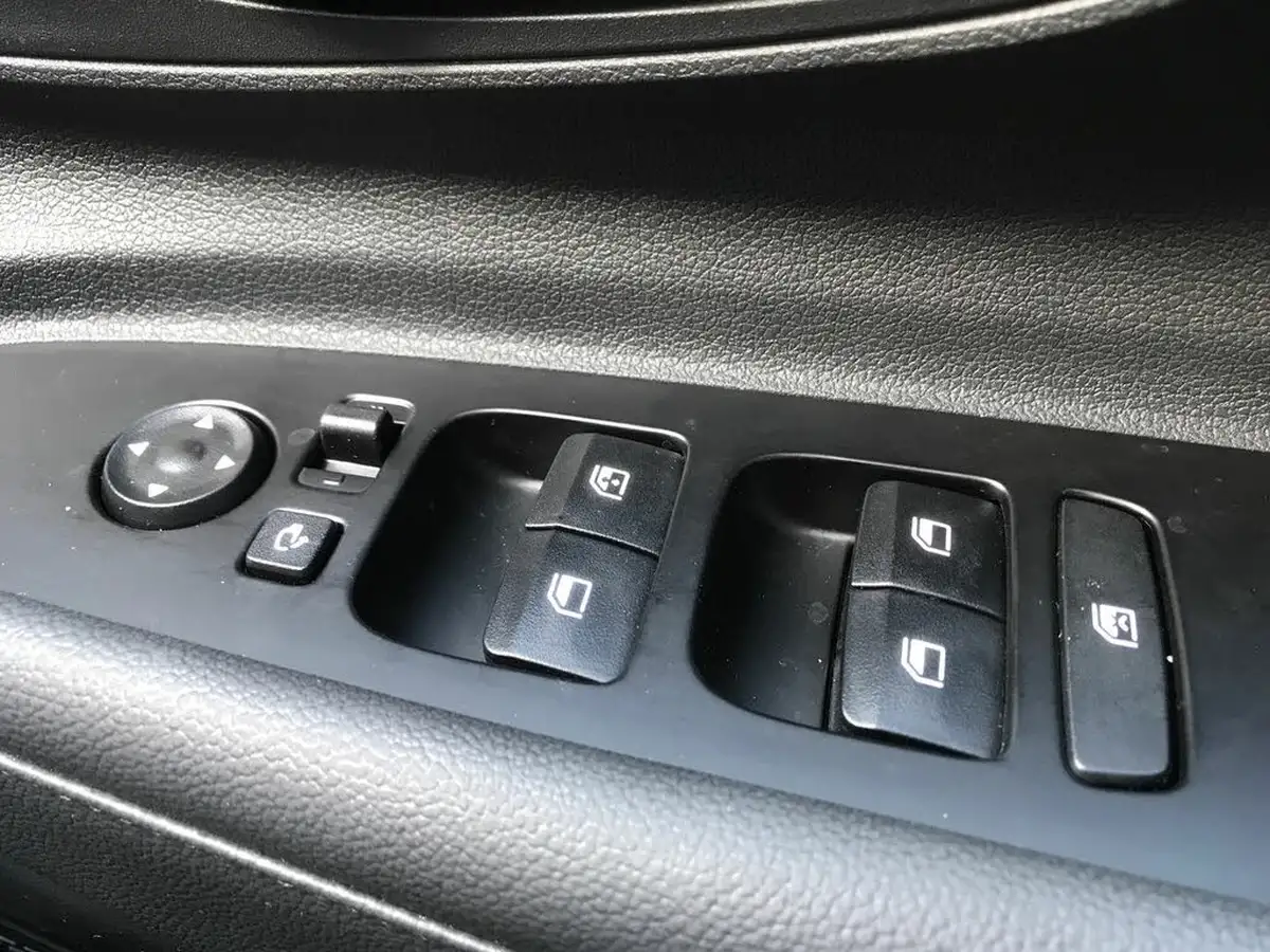 2025-hyundai-bayon-10-t-gdi-premium-100ps-7dct-big-19