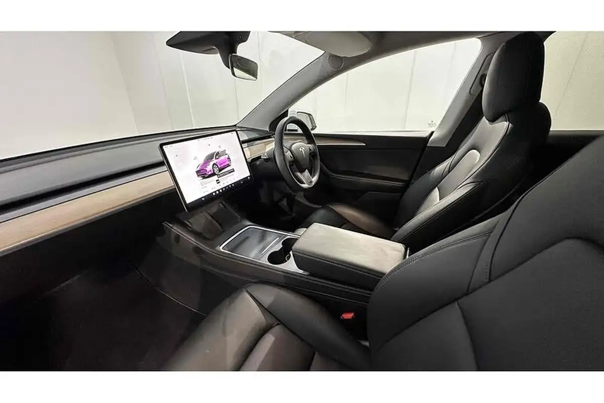 2022-tesla-model-y-e-long-range-big-18