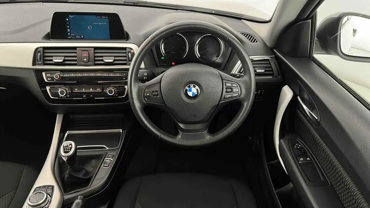 2017-bmw-1-series-20td-118d-se-3d-big-8