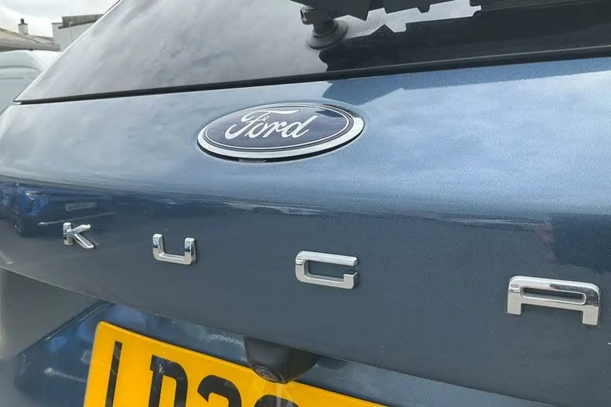 2022-ford-kuga-big-39