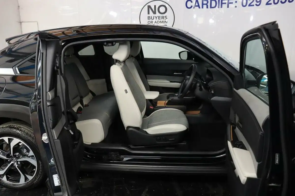 2024-mazda-mx-30-big-33