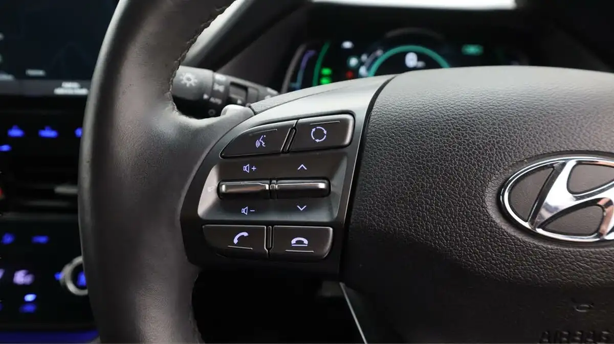 2021-hyundai-ioniq-16-gdi-premium-se-hybrid-big-24
