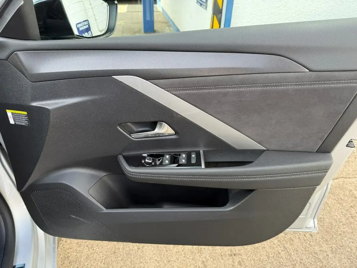 2024-vauxhall-astra-12-turbo-ultimate-130ps-hatchback-big-63