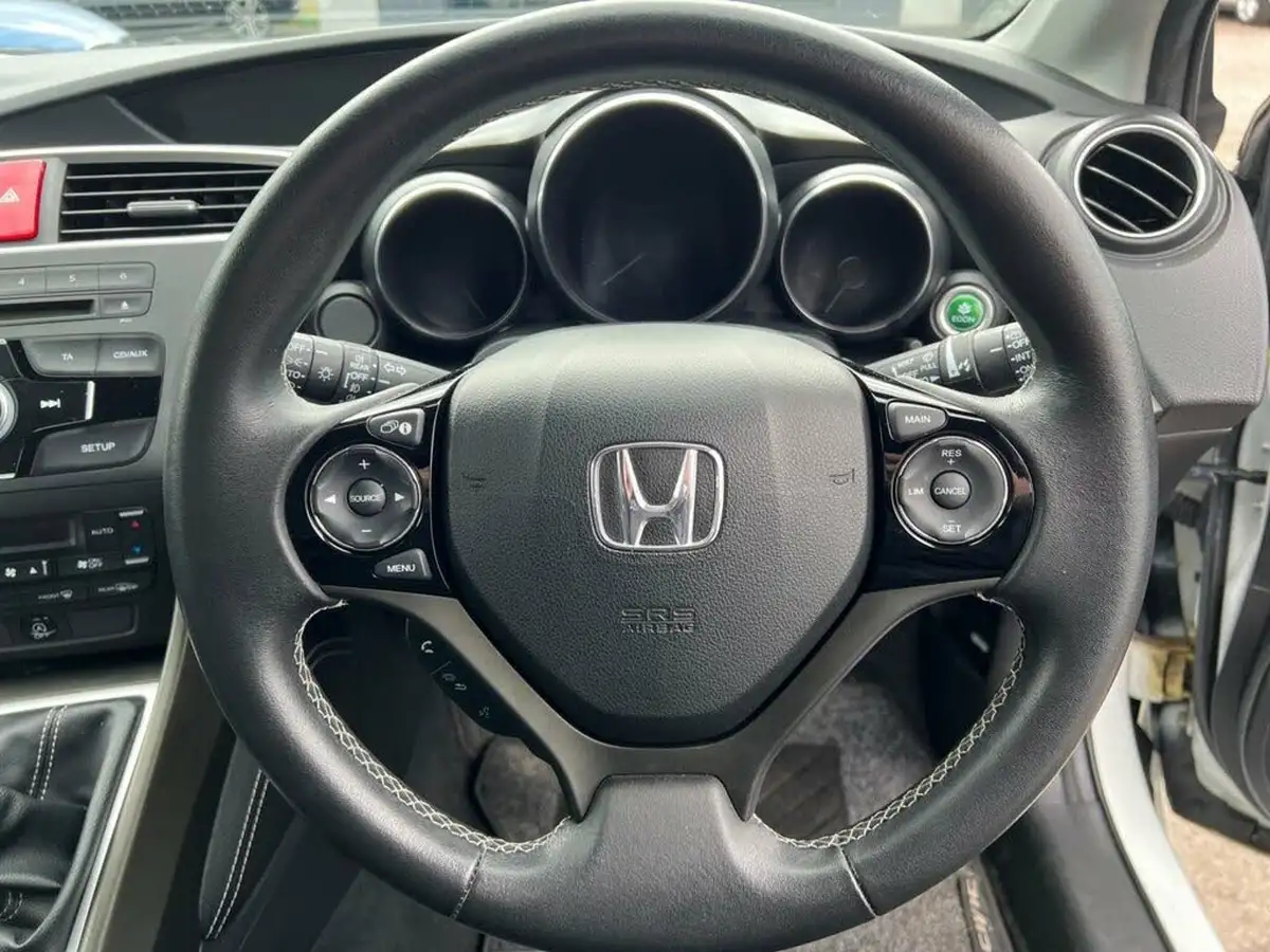 2014-honda-civic-16td-se-plus-tourer-big-5