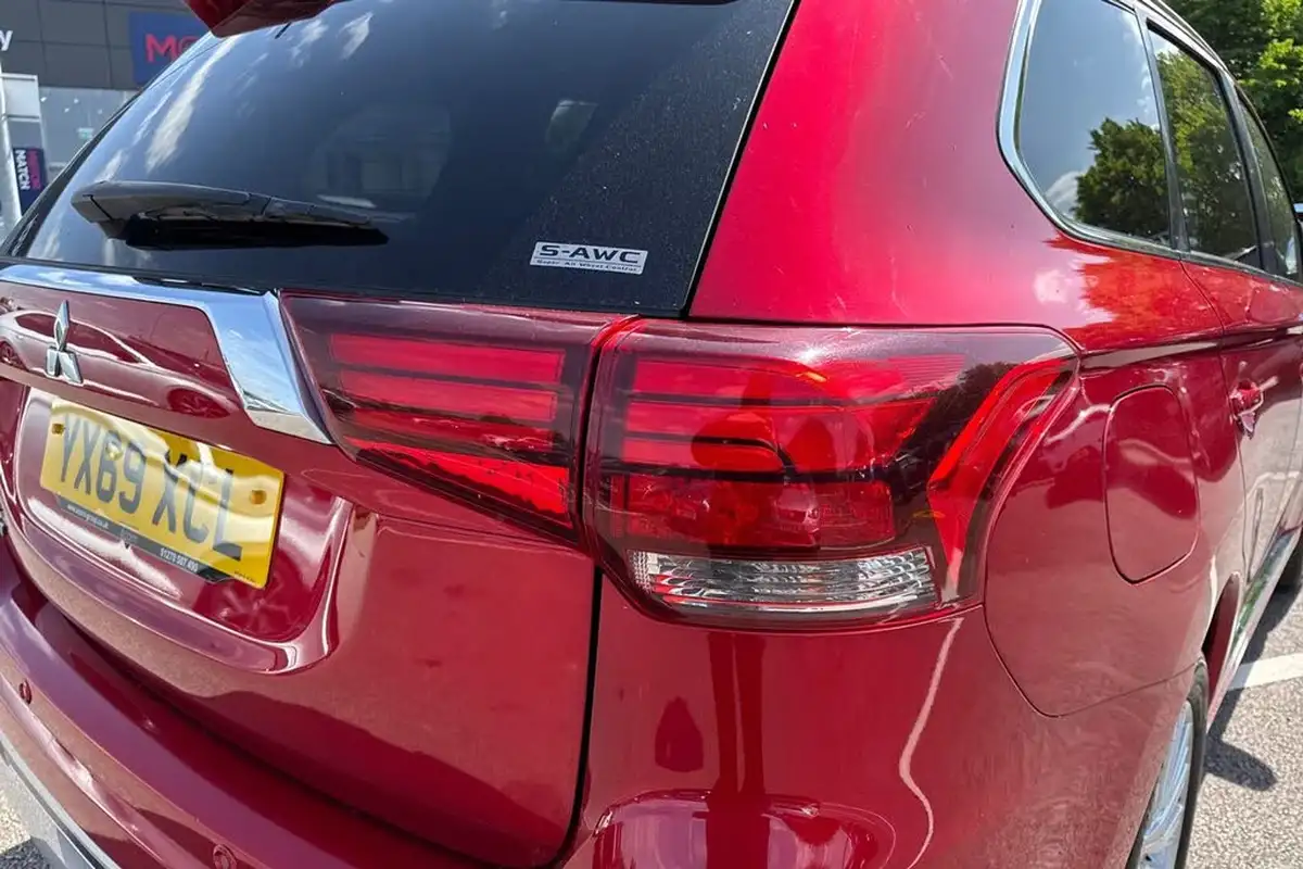 2019-mitsubishi-outlander-24-dynamic-safety-phev-big-7