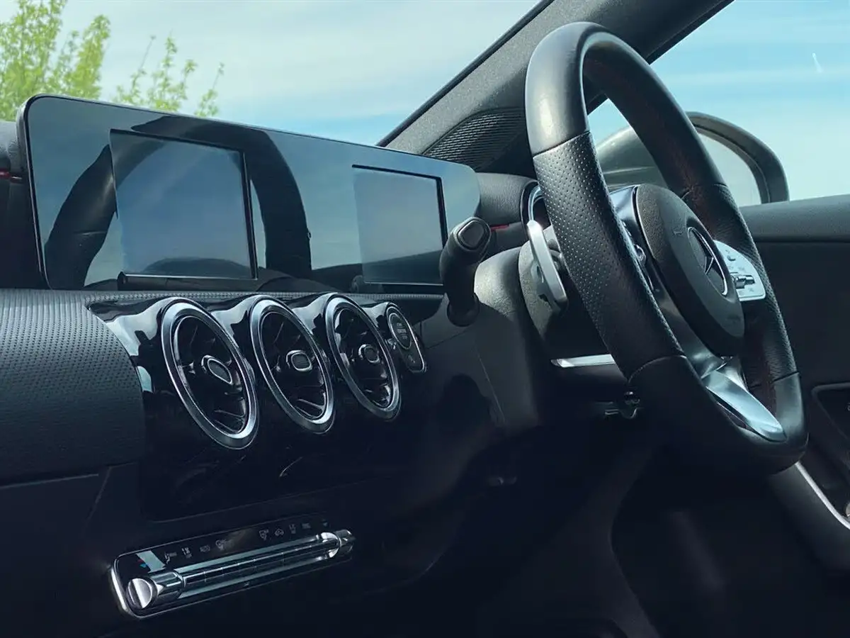 2020-mercedes-benz-a-class-20d-a200d-amg-line-hatchback-5d-big-35