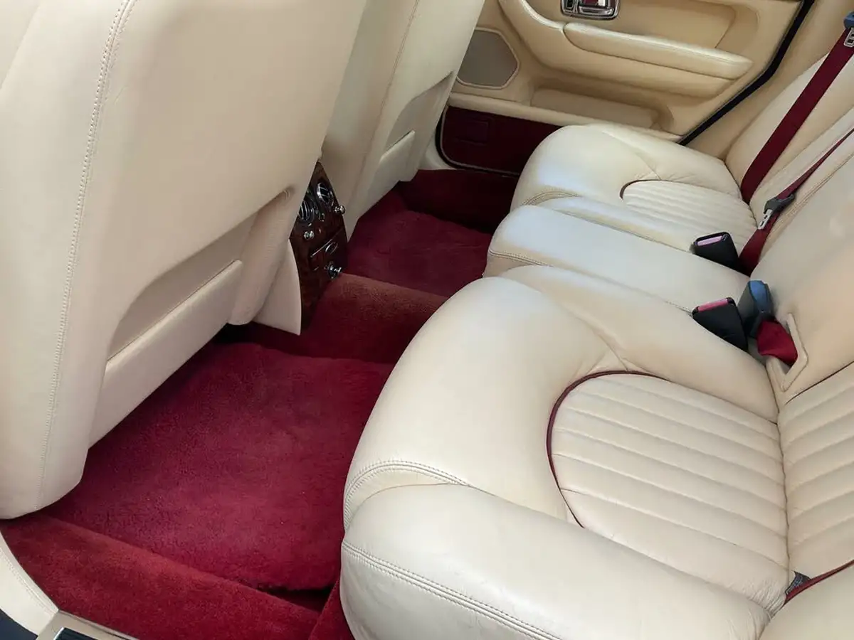 2001-bentley-arnage-68-red-label-big-35
